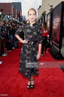 Jessica Rothe feet photo thumbnail