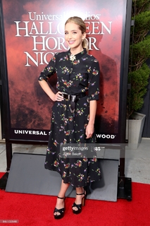 Jessica Rothe feet photo thumbnail