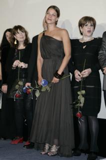Jessica Schwarz feet photo thumbnail