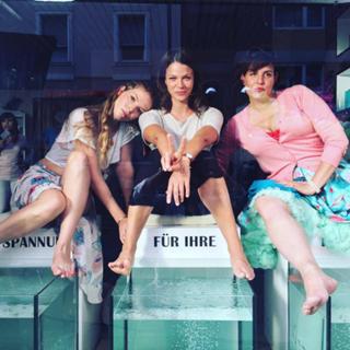 Jessica Schwarz feet photo thumbnail