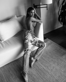 Jessica Serfaty feet photo thumbnail