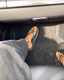 Jessica Serfaty feet photo thumbnail