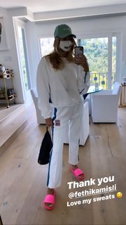 Jessica Serfaty feet photo thumbnail