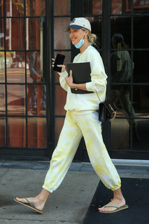 Jessica Serfaty feet photo thumbnail