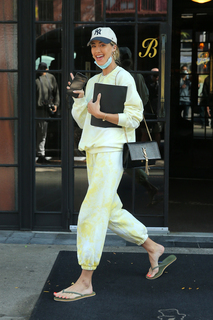 Jessica Serfaty feet photo thumbnail