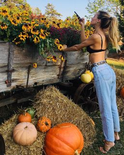 Jessica Serfaty feet photo thumbnail