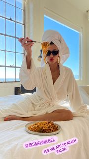 Jessica Serfaty feet photo thumbnail