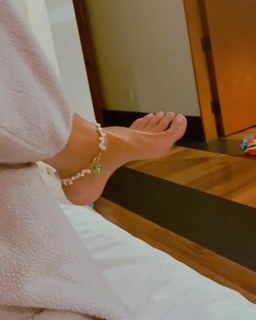 Jessica Serfaty feet photo thumbnail