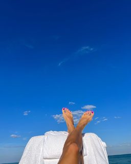 Jessica Serfaty feet photo thumbnail