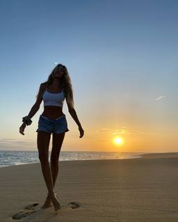 Jessica Serfaty feet photo thumbnail