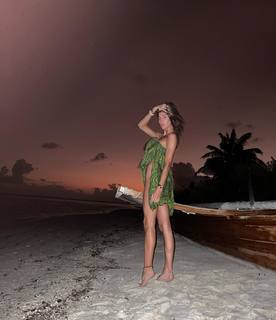 Jessica Serfaty feet photo thumbnail