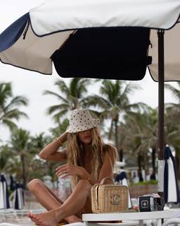 Jessica Serfaty feet photo thumbnail