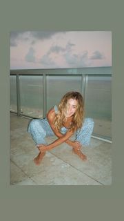 Jessica Serfaty feet photo thumbnail