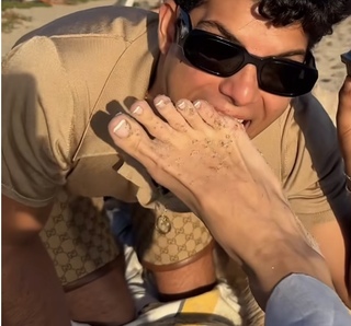 Jessica Serfaty feet photo thumbnail