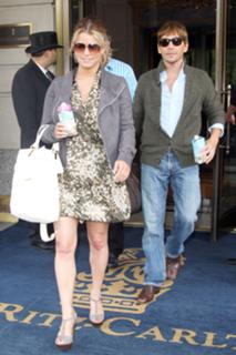 Jessica Simpson feet photo thumbnail