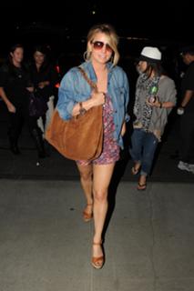 Jessica Simpson feet photo thumbnail