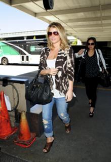 Jessica Simpson feet photo thumbnail