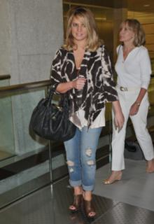 Jessica Simpson feet photo thumbnail