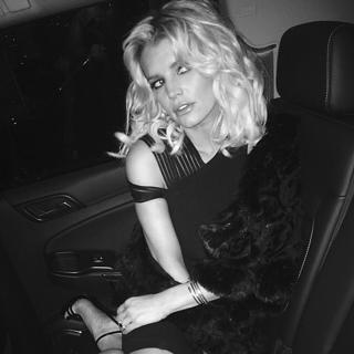 Jessica Simpson feet photo thumbnail