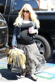 Jessica Simpson feet photo thumbnail
