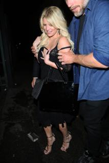 Jessica Simpson feet photo thumbnail