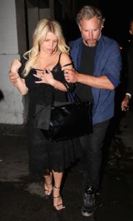 Jessica Simpson feet photo thumbnail