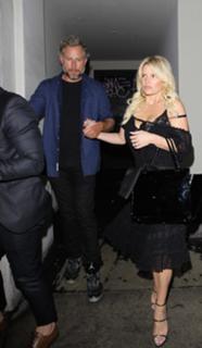 Jessica Simpson feet photo thumbnail