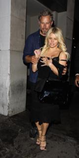 Jessica Simpson feet photo thumbnail