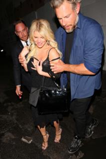 Jessica Simpson feet photo thumbnail