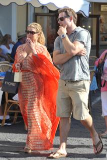 Jessica Simpson feet photo thumbnail