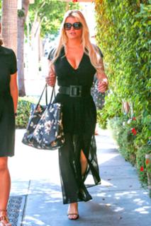 Jessica Simpson feet photo thumbnail