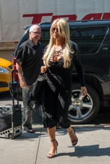 Jessica Simpson feet photo thumbnail