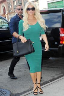 Jessica Simpson feet photo thumbnail