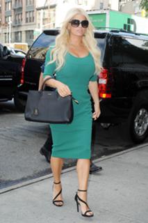 Jessica Simpson feet photo thumbnail