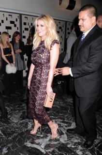 Jessica Simpson feet photo thumbnail