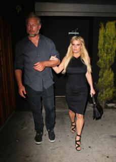 Jessica Simpson feet photo thumbnail