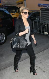 Jessica Simpson feet photo thumbnail