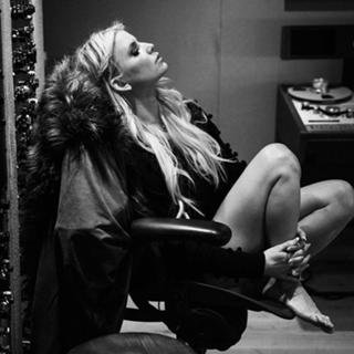 Jessica Simpson feet photo thumbnail