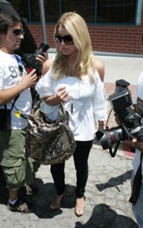 Jessica Simpson feet photo thumbnail