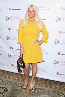 Jessica Simpson feet photo thumbnail
