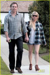 Jessica Simpson feet photo thumbnail