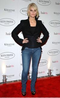 Jessica Simpson feet photo thumbnail