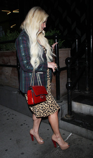 Jessica Simpson feet photo thumbnail
