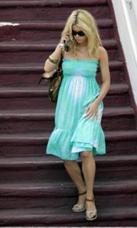 Jessica Simpson feet photo thumbnail