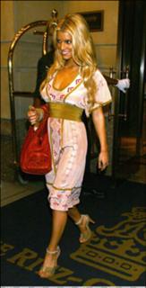 Jessica Simpson feet photo thumbnail