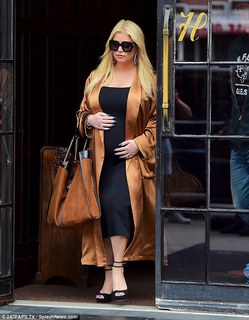 Jessica Simpson feet photo thumbnail