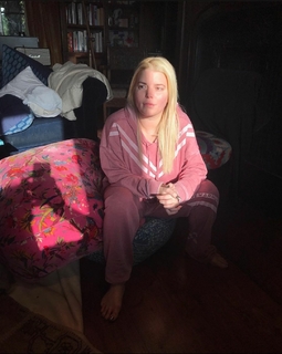 Jessica Simpson feet photo thumbnail
