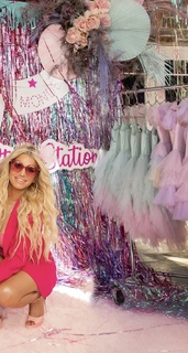 Jessica Simpson feet photo thumbnail