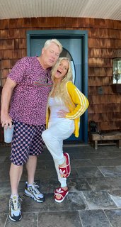 Jessica Simpson feet photo thumbnail