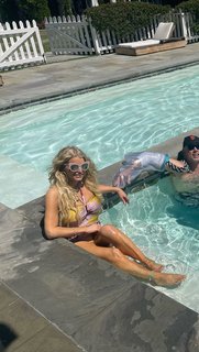 Jessica Simpson feet photo thumbnail